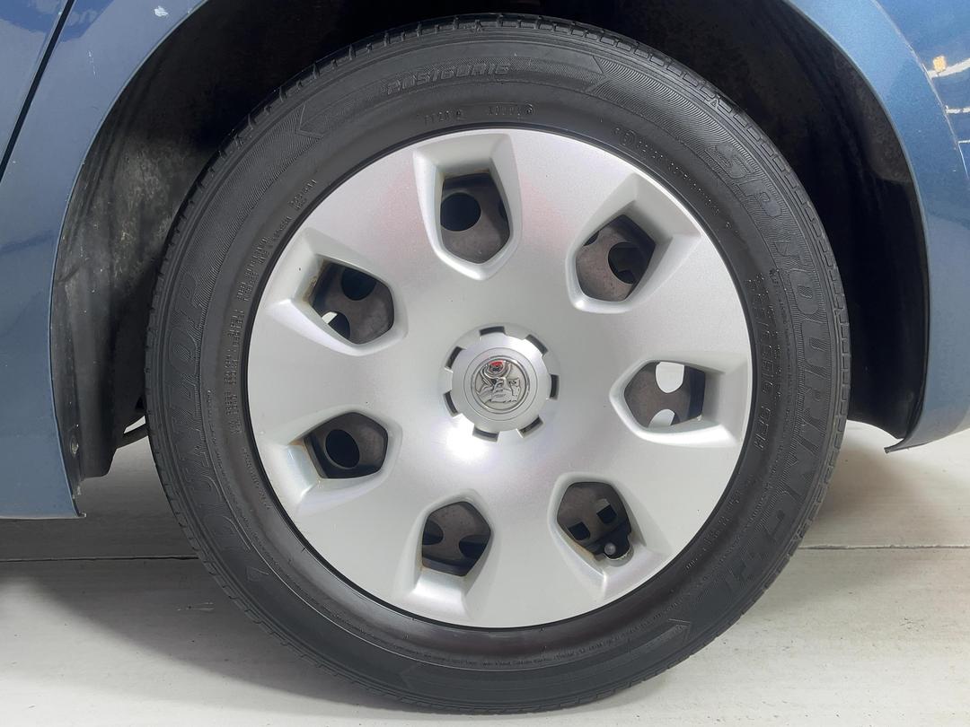 Photo '11' of Holden Cruze