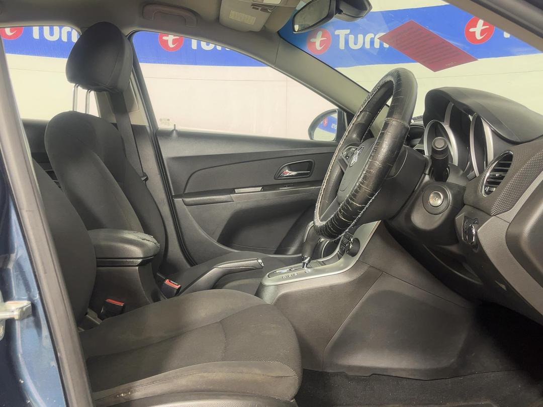 Photo '16' of Holden Cruze