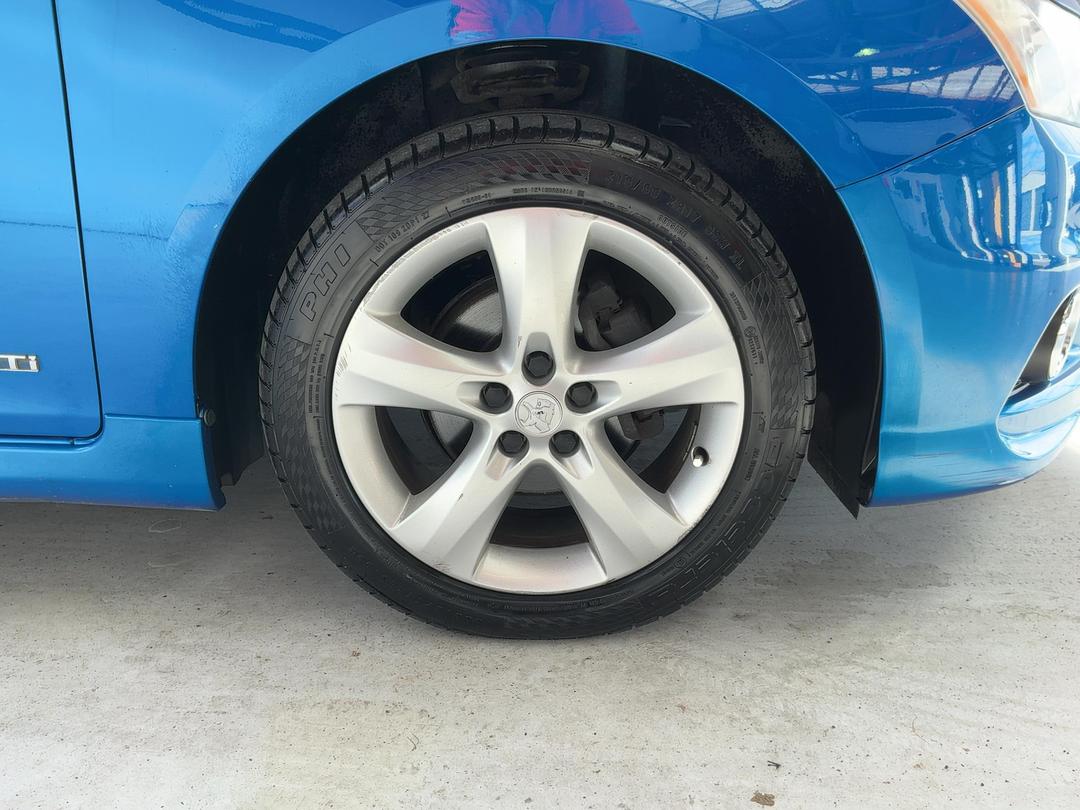 Photo '9' of Holden Cruze