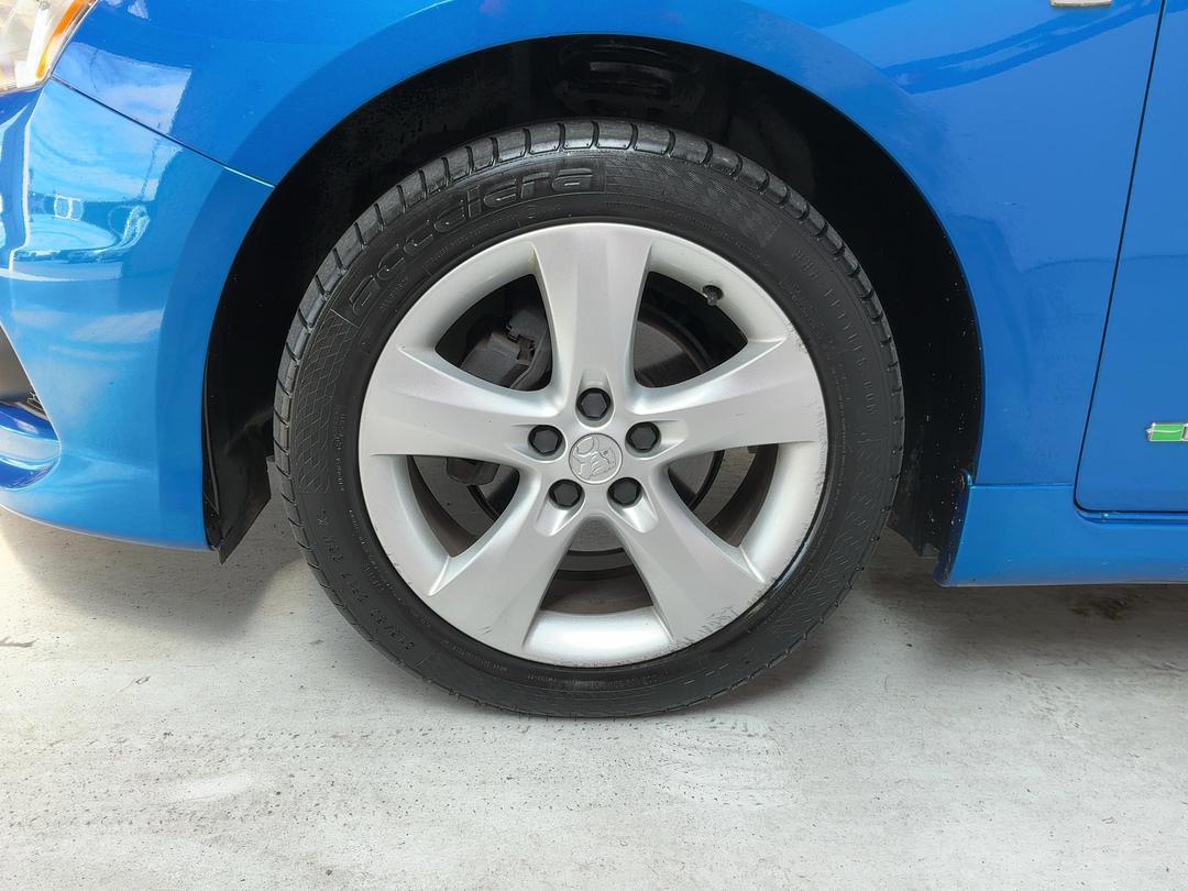 Photo '10' of Holden Cruze