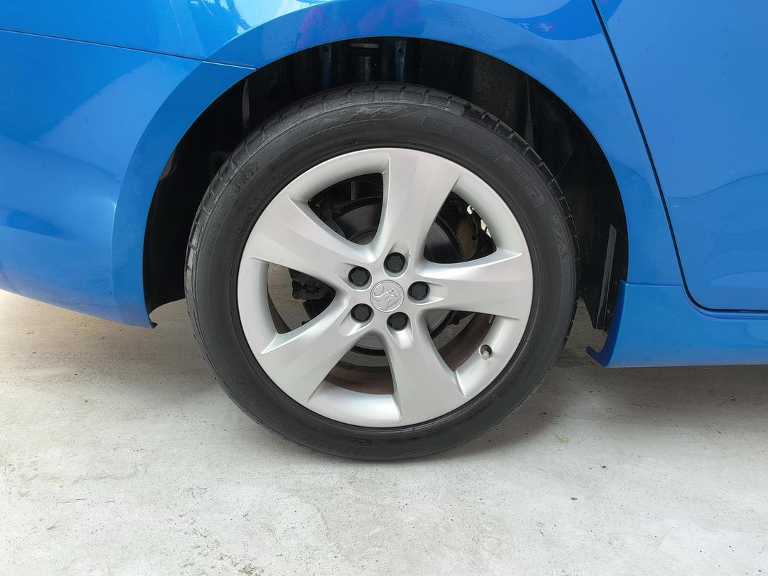Photo '12' of Holden Cruze