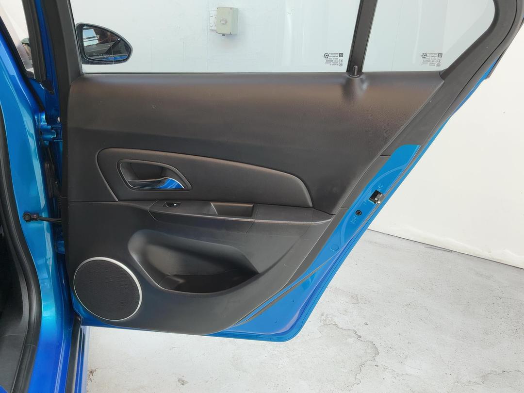 Photo '19' of Holden Cruze