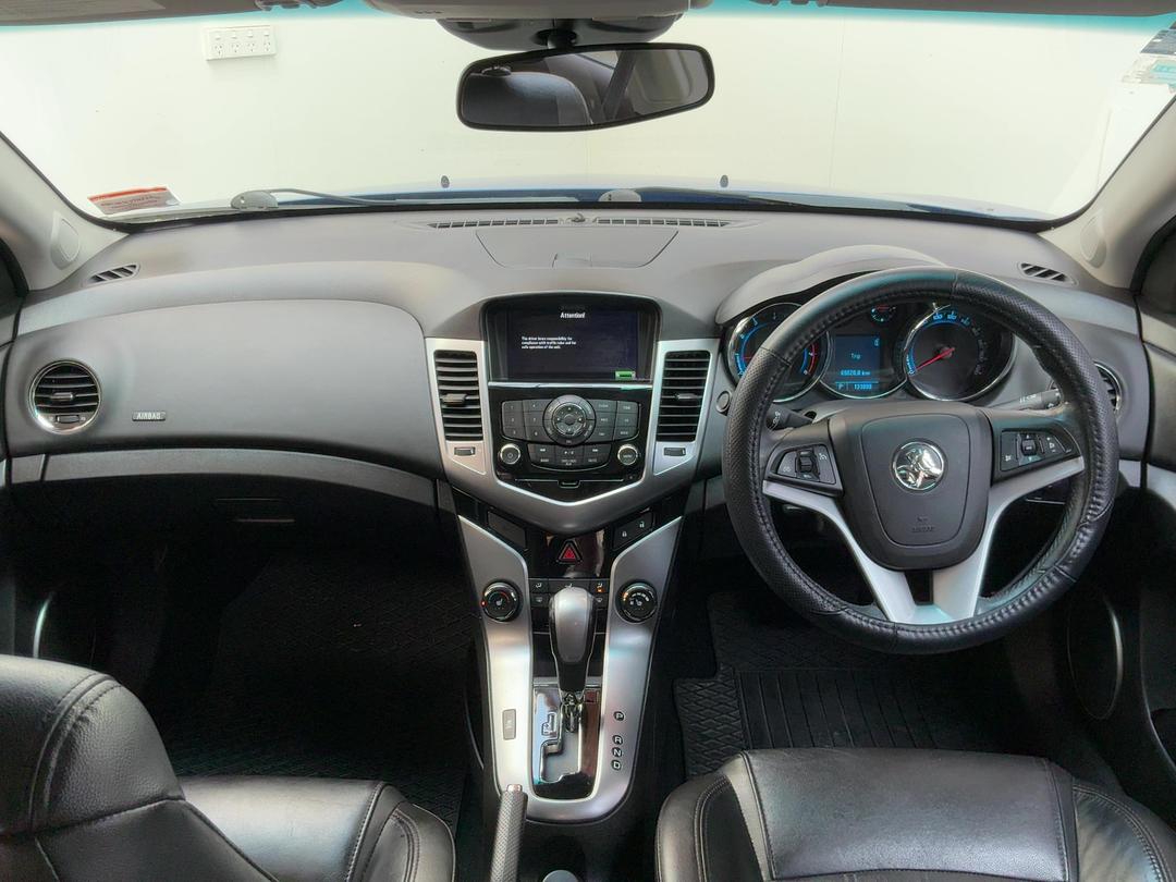 Photo '17' of Holden Cruze