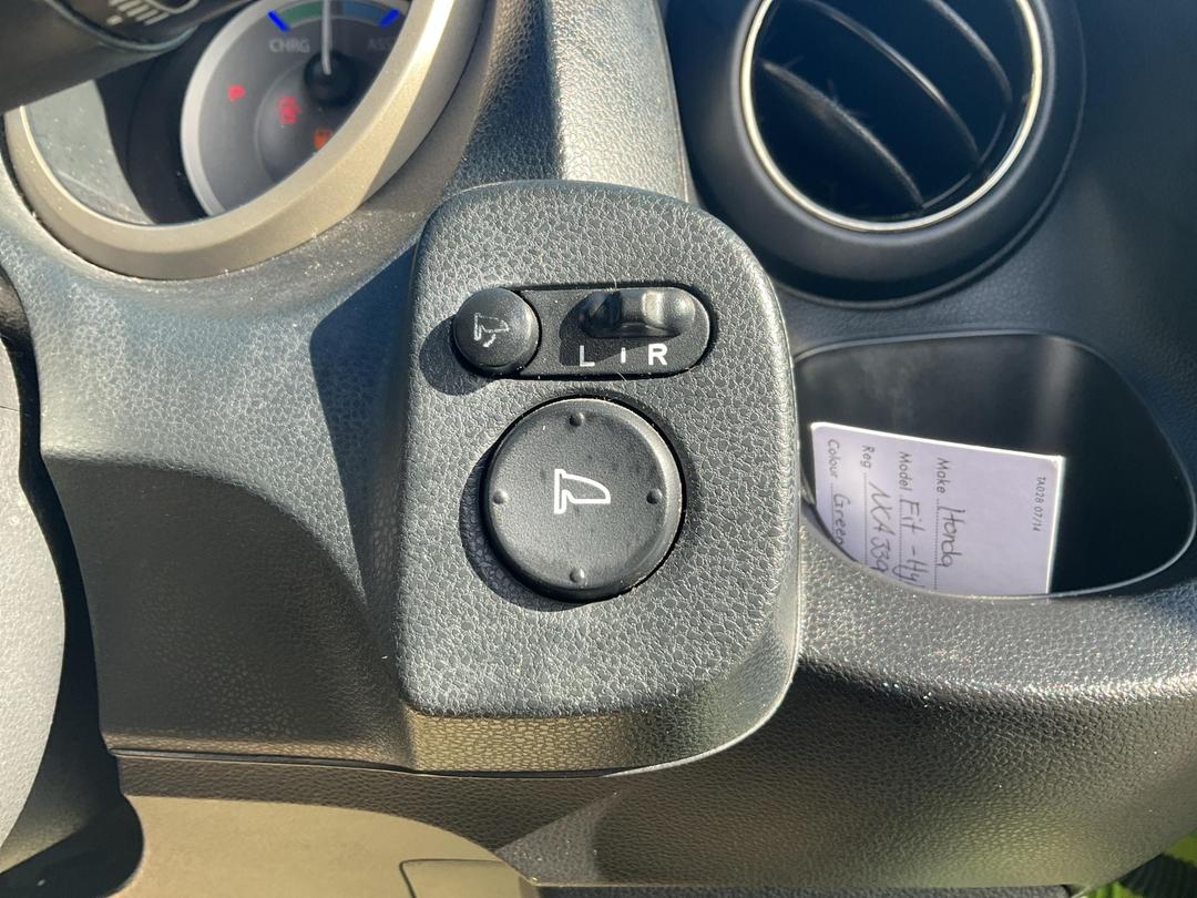 Photo '28' of Honda FIT