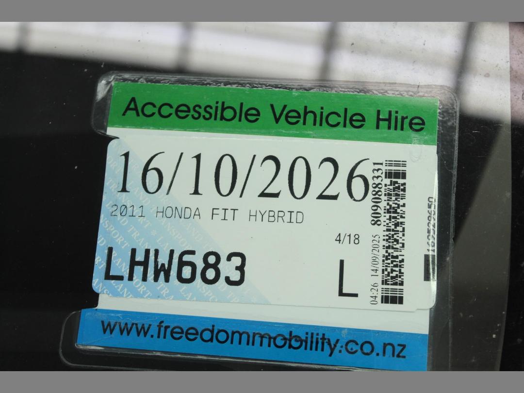 Photo '8' of Honda FIT Hybrid