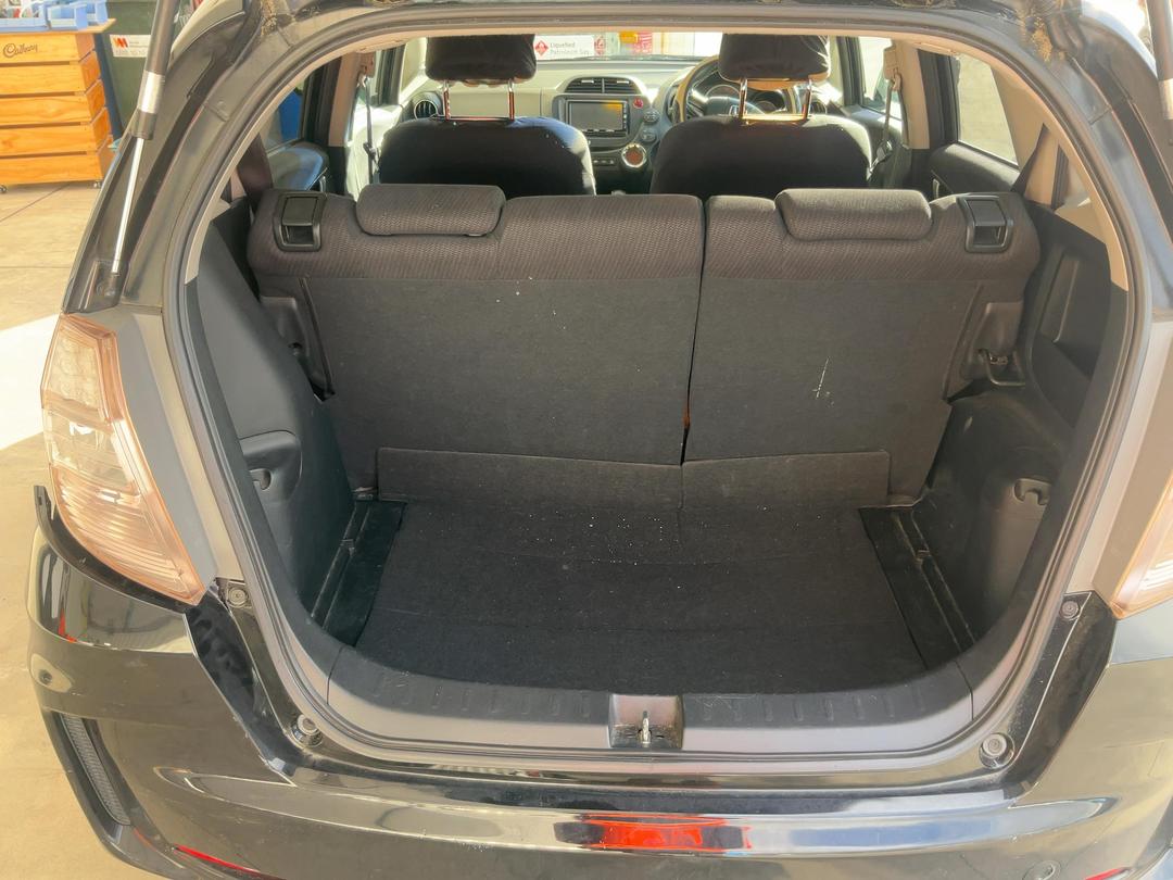 Photo '18' of Honda FIT Photo '18' of Honda FIT
