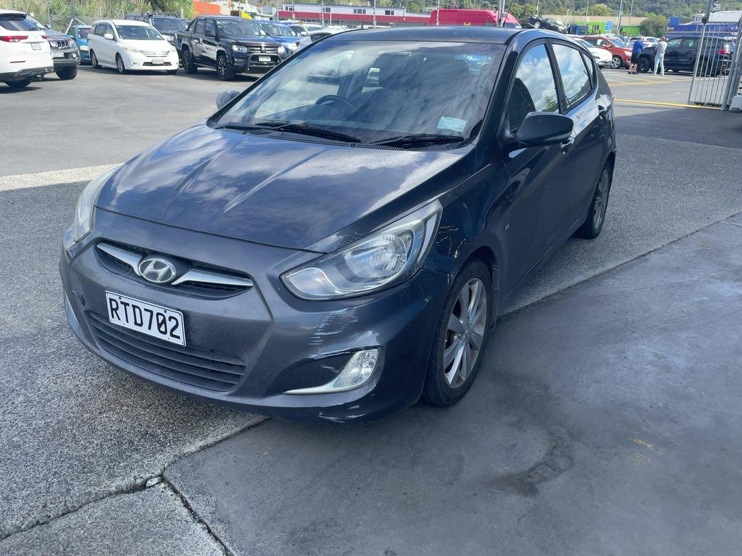 Photo '2' of Hyundai Accent Photo '2' of Hyundai Accent