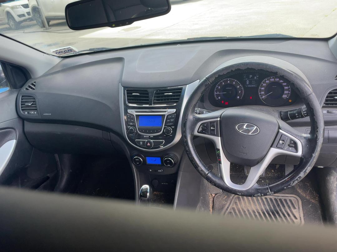 Photo '18' of Hyundai Accent Photo '18' of Hyundai Accent