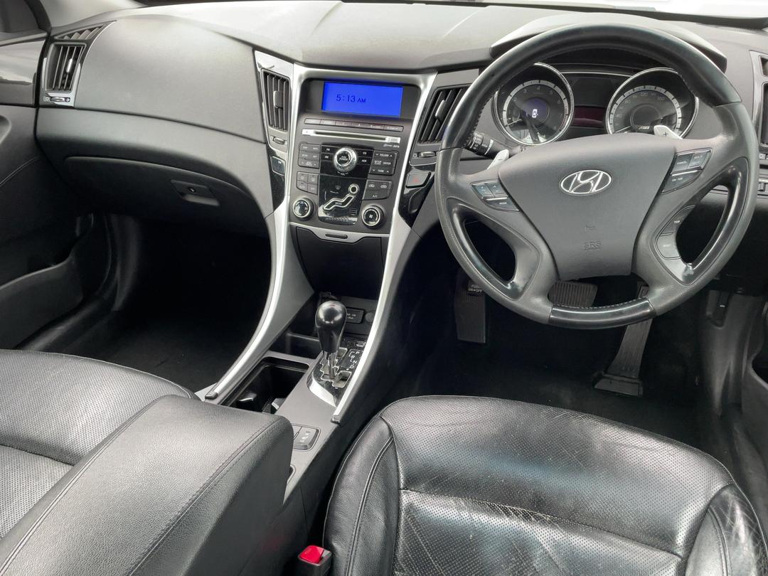 Photo '17' of Hyundai I45 Photo '17' of Hyundai I45
