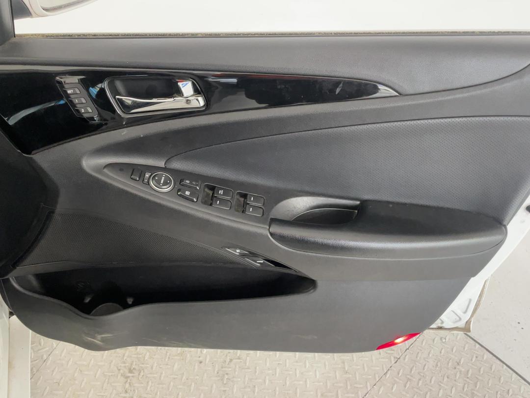Photo '13' of Hyundai I45 Photo '13' of Hyundai I45