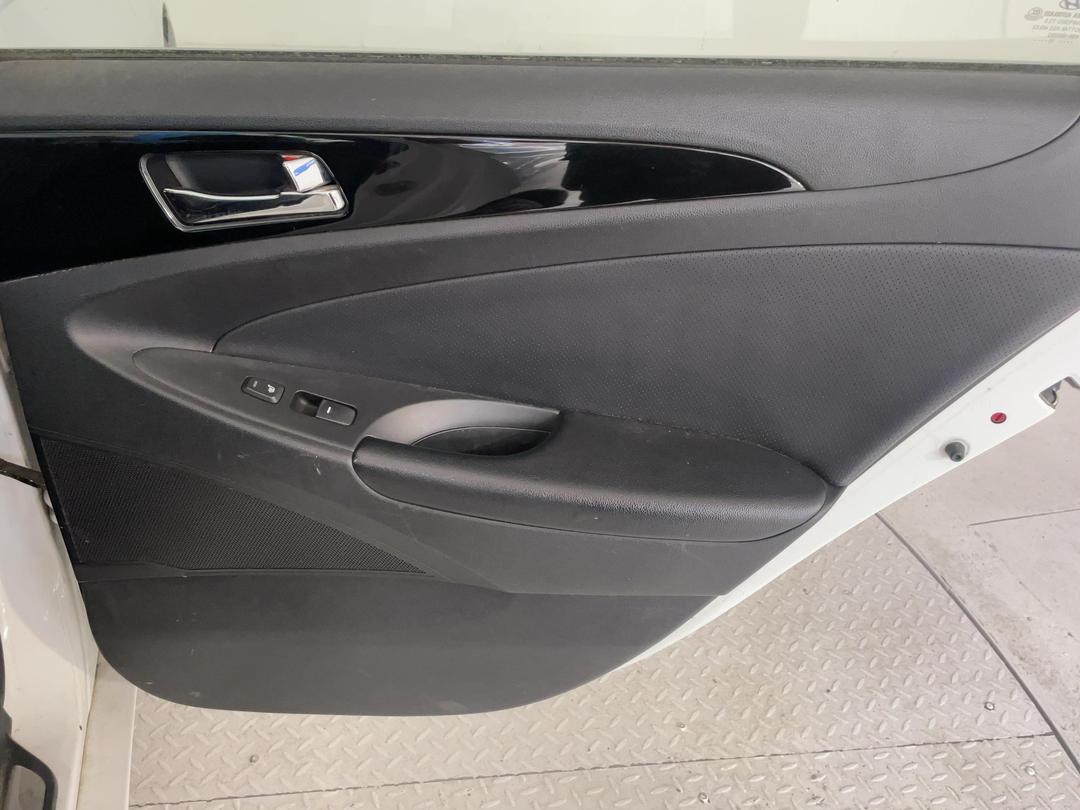 Photo '17' of Hyundai I45 Photo '17' of Hyundai I45
