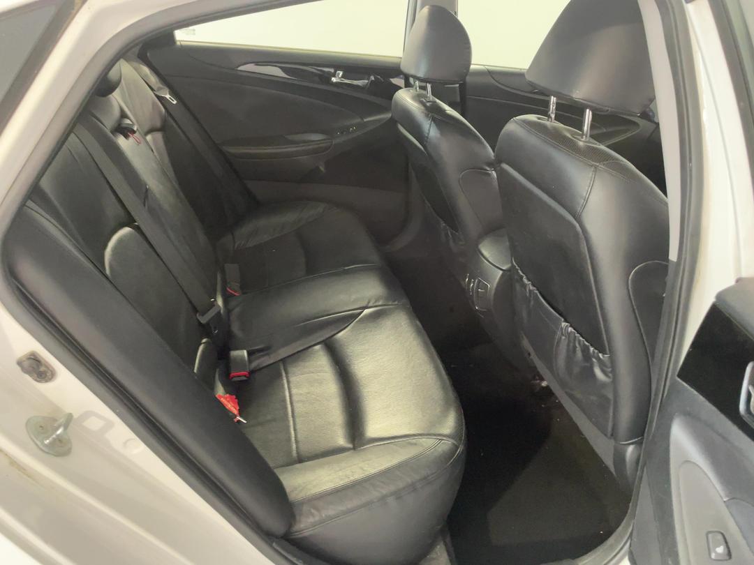 Photo '18' of Hyundai I45 Photo '18' of Hyundai I45