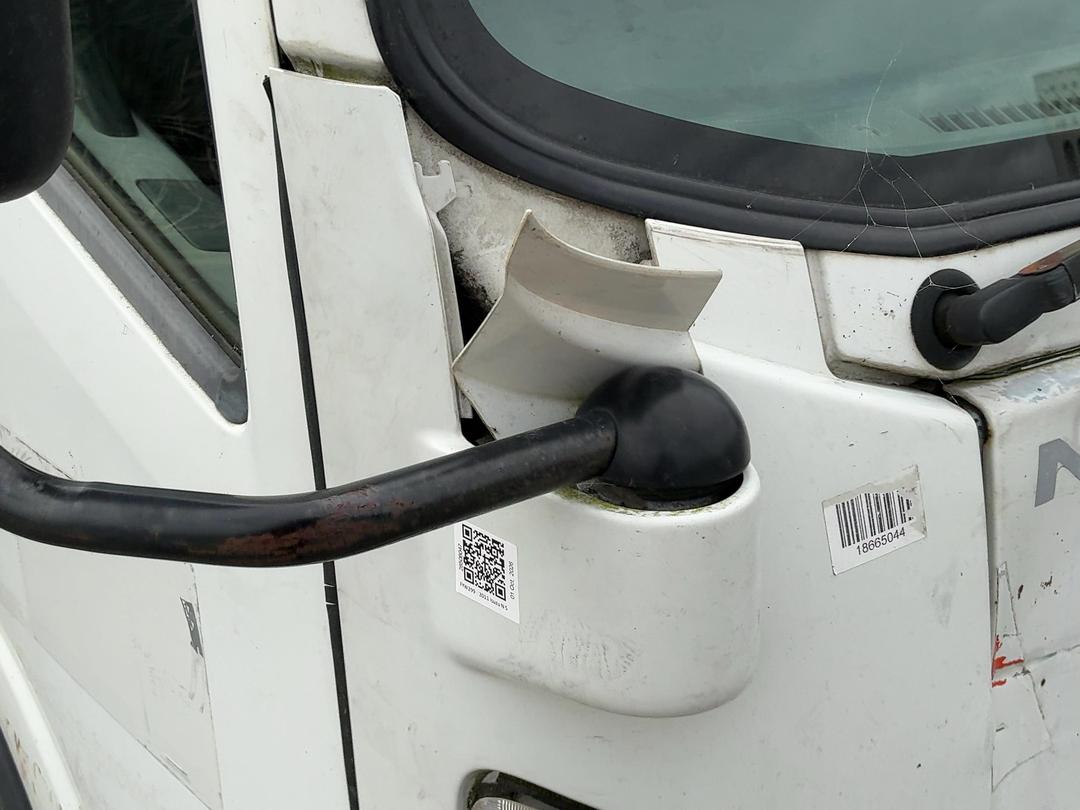 Photo '38' of Isuzu N Series NPR250S Flat Deck