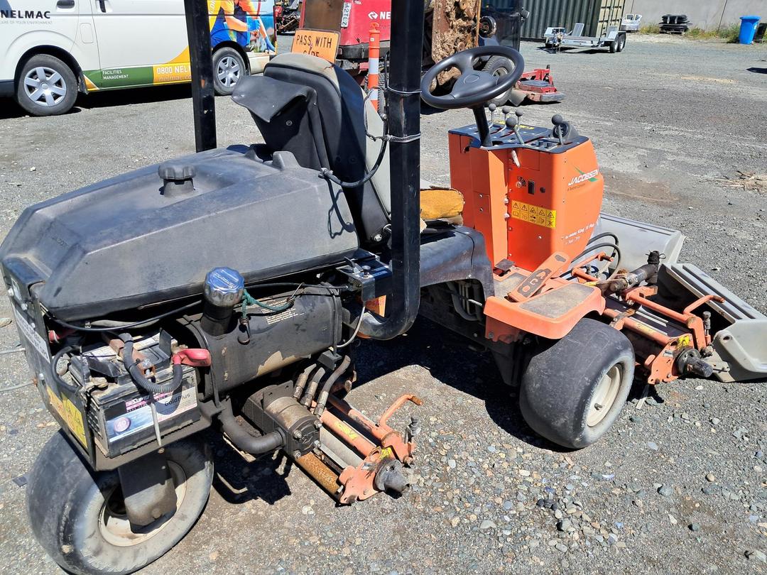 Photo '4' of Jacobsen Ride On Mower Mower
