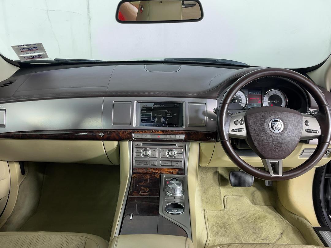 Photo '17' of Jaguar XF