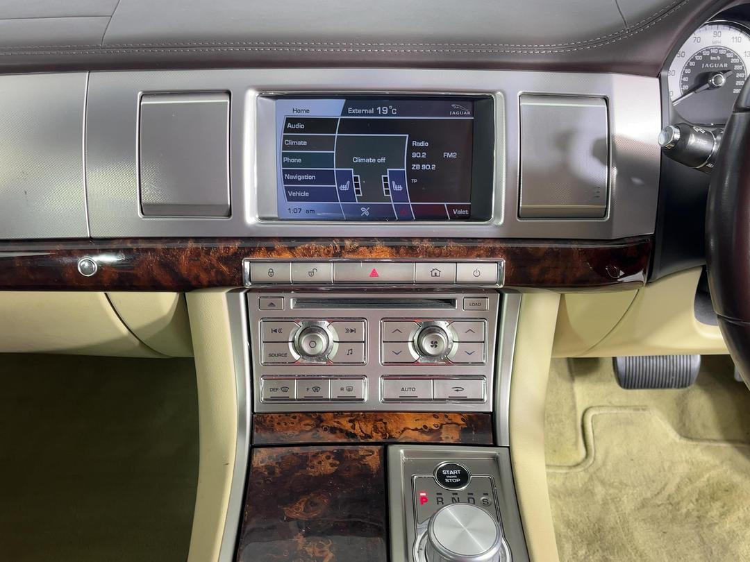 Photo '18' of Jaguar XF