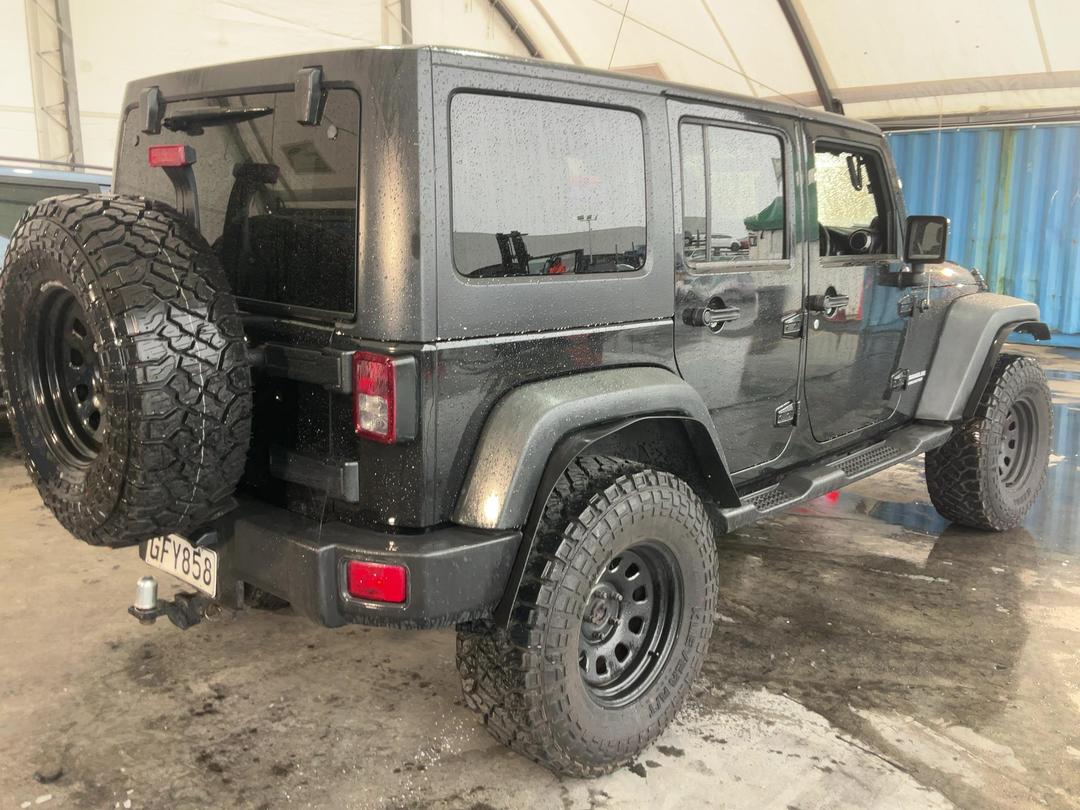 Photo '6' of Jeep Wrangler Renegade PET Photo '6' of Jeep Wrangler Renegade PET