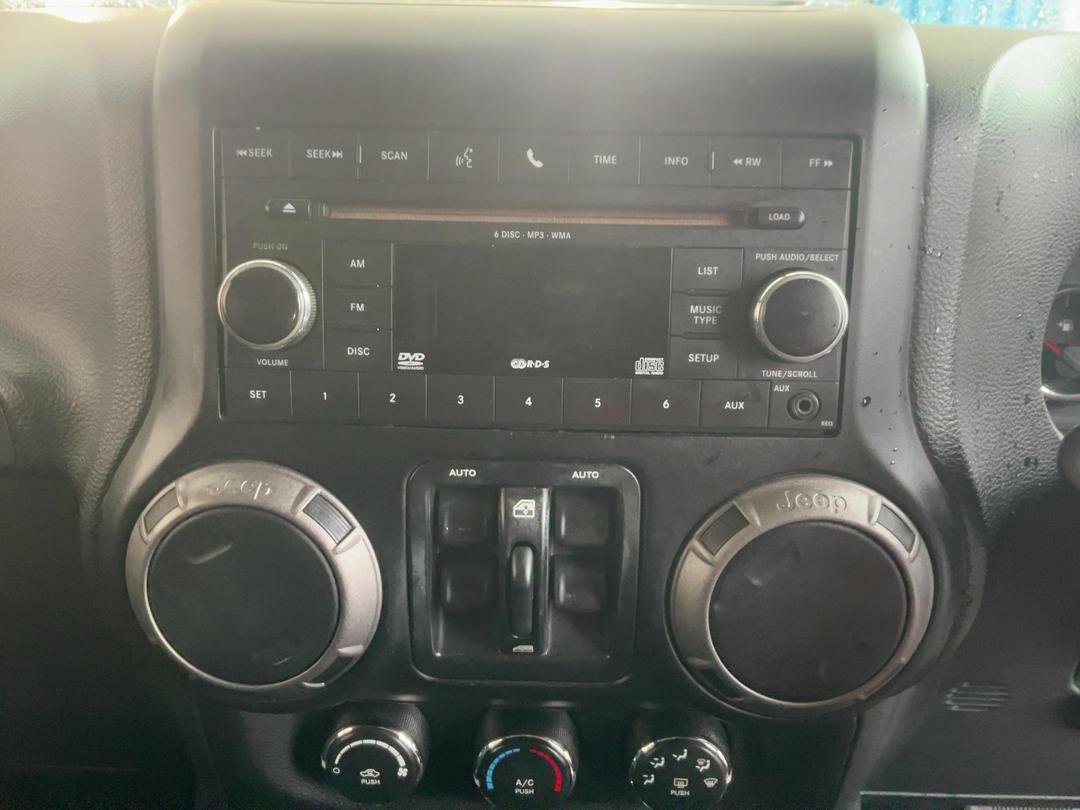 Photo '10' of Jeep Wrangler Renegade PET Photo '10' of Jeep Wrangler Renegade PET