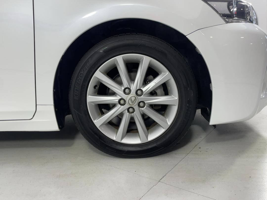 Photo '9' of Lexus CT200H