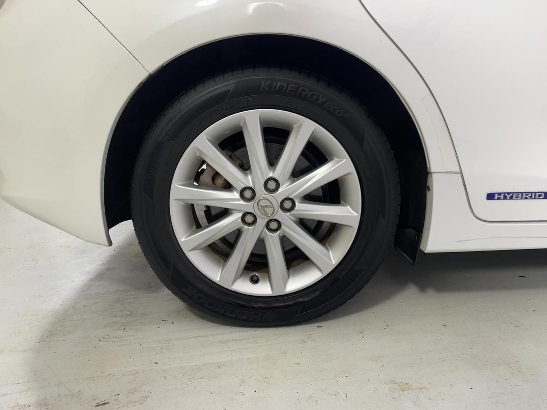 Photo '12' of Lexus CT200H