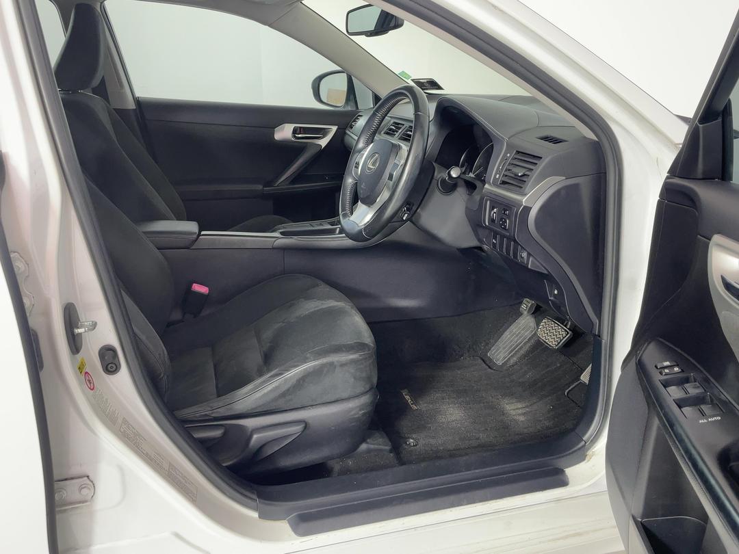 Photo '16' of Lexus CT200H