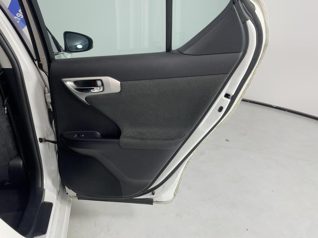Photo '19' of Lexus CT200H