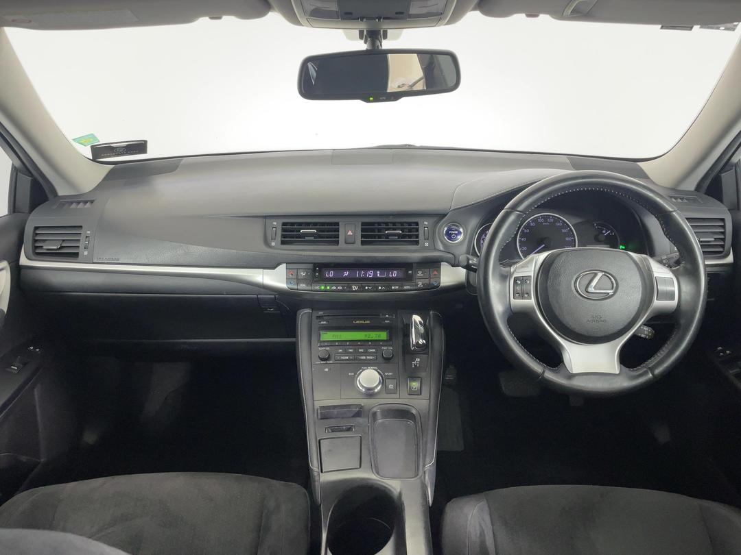 Photo '17' of Lexus CT200H