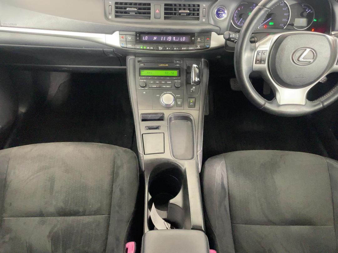 Photo '18' of Lexus CT200H