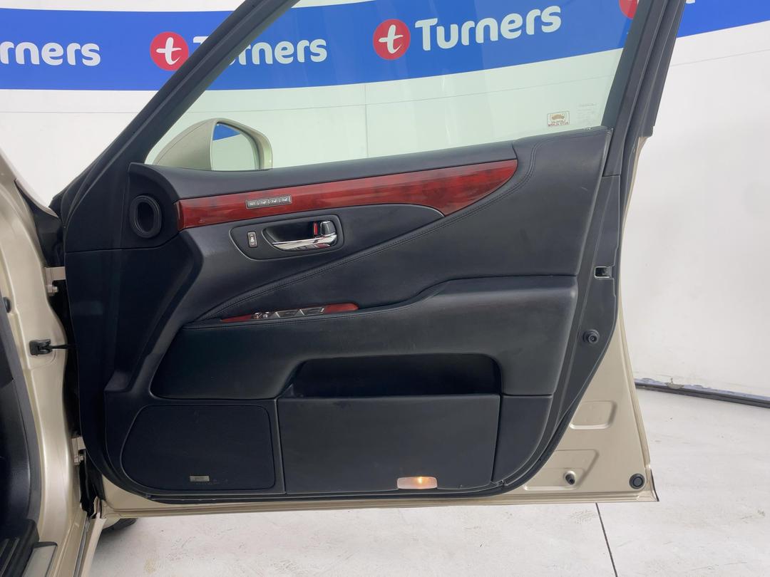 Photo '15' of Lexus LS600H