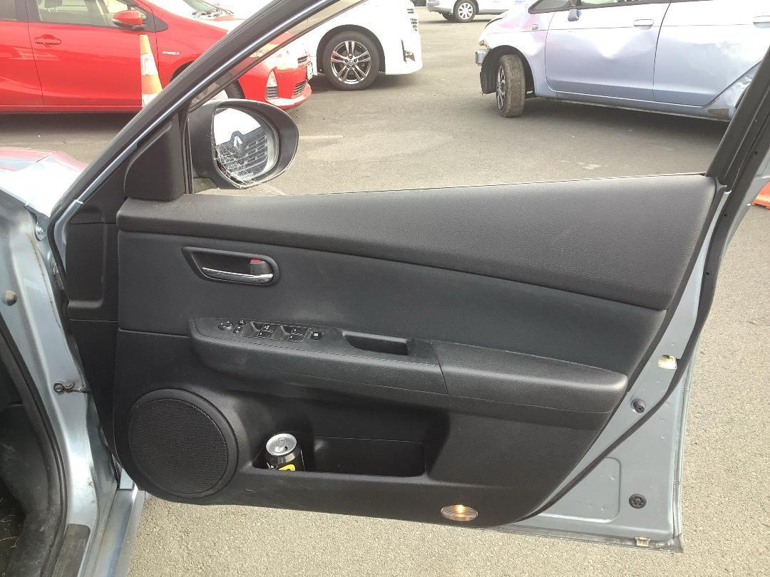 Photo '12' of Mazda Atenza