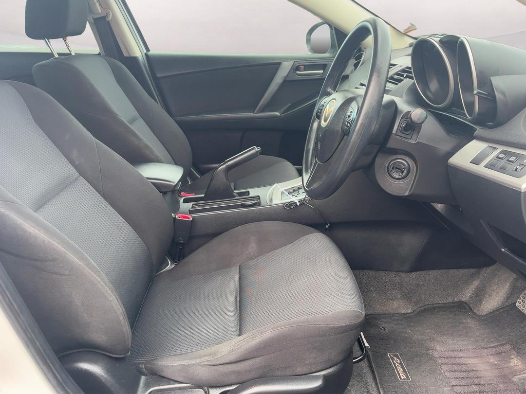 Photo '16' of Mazda Axela