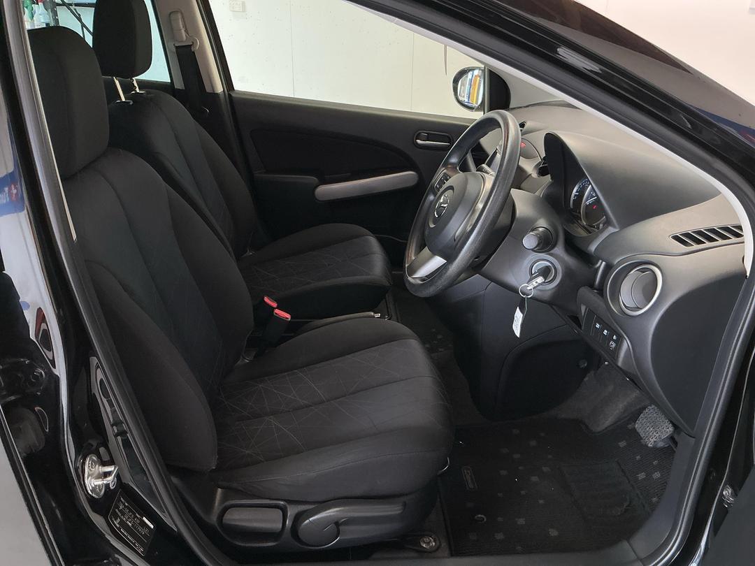 Photo '16' of Mazda Demio