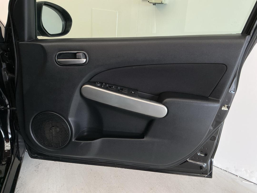 Photo '15' of Mazda Demio