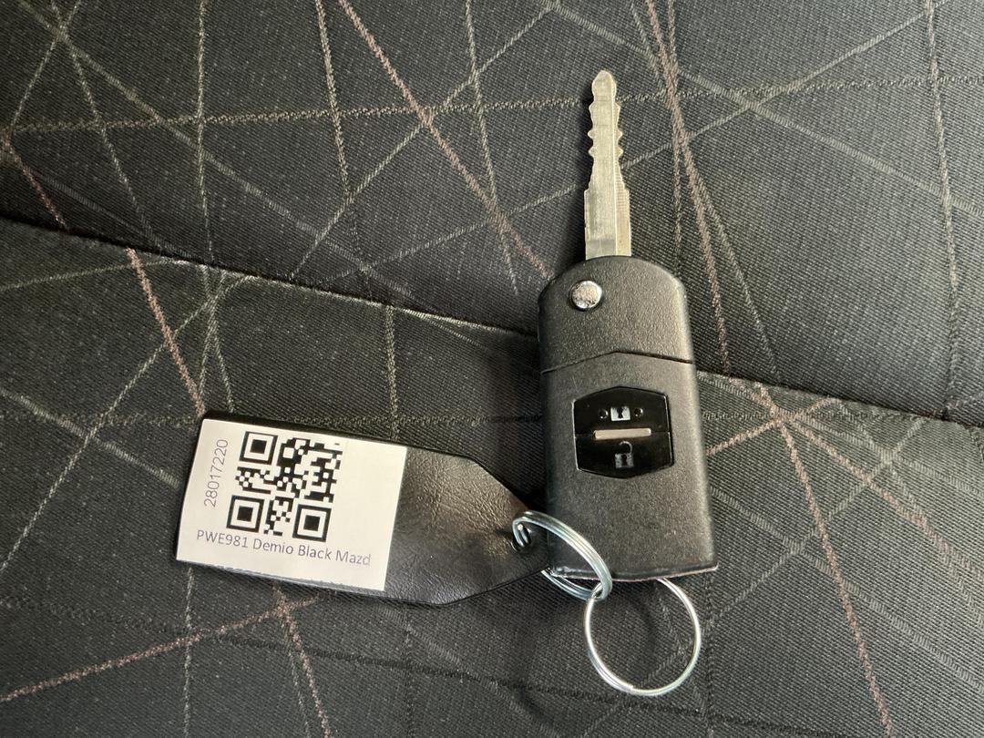 Photo '22' of Mazda Demio