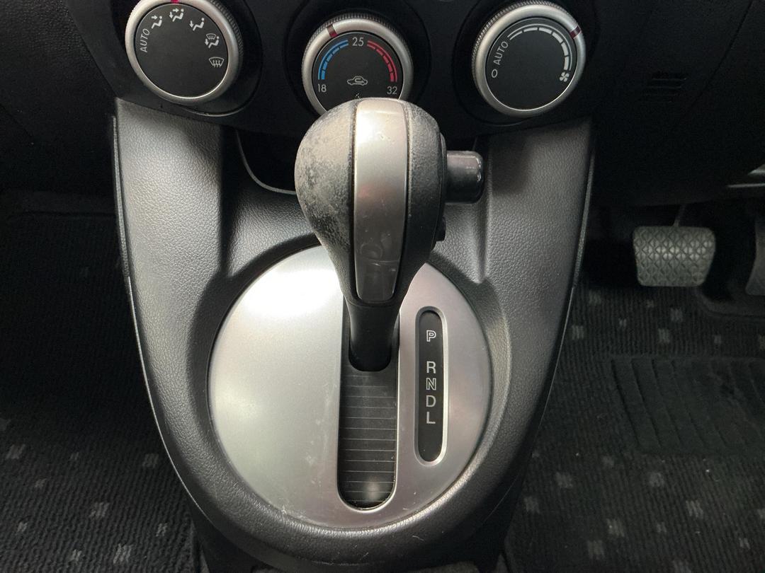 Photo '23' of Mazda Demio