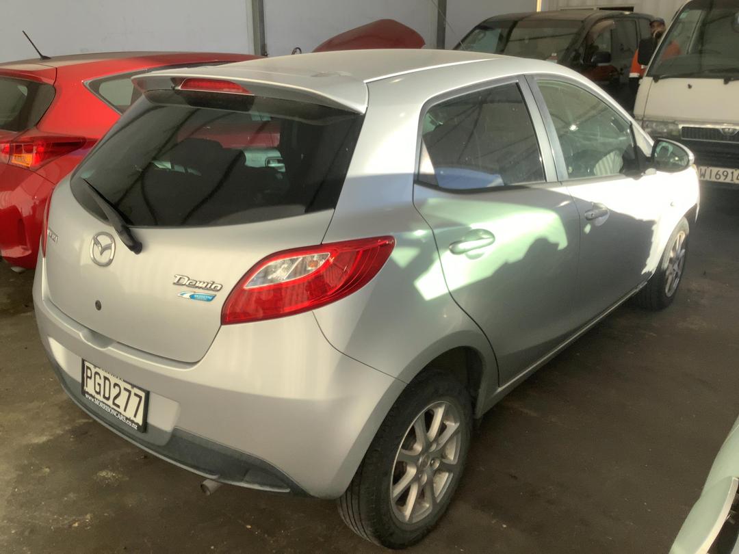 Photo '7' of Mazda Demio