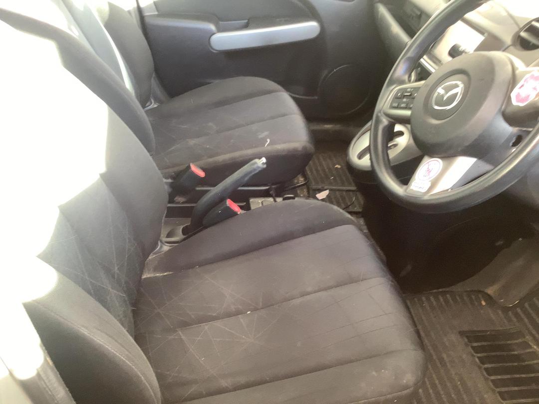 Photo '15' of Mazda Demio