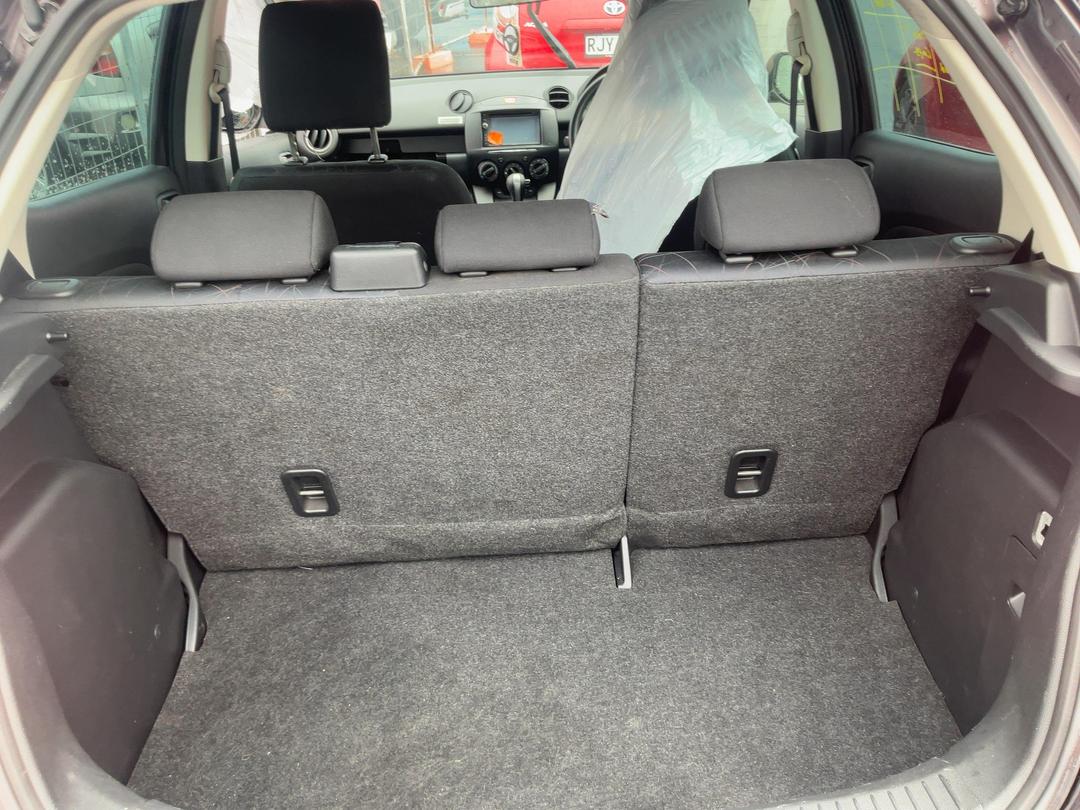 Photo '6' of Mazda Demio