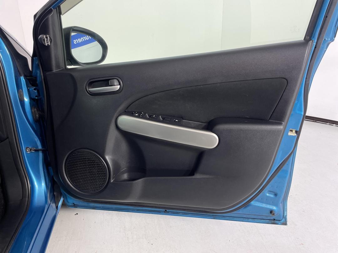 Photo '15' of Mazda Demio