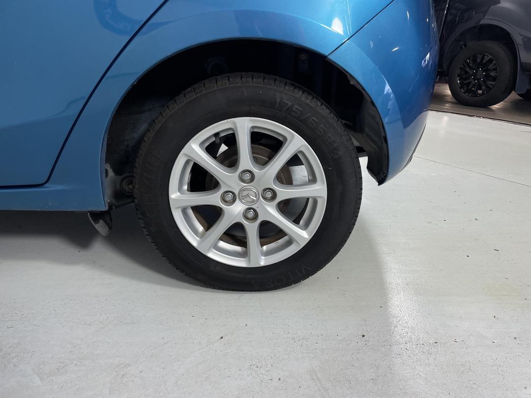 Photo '11' of Mazda Demio