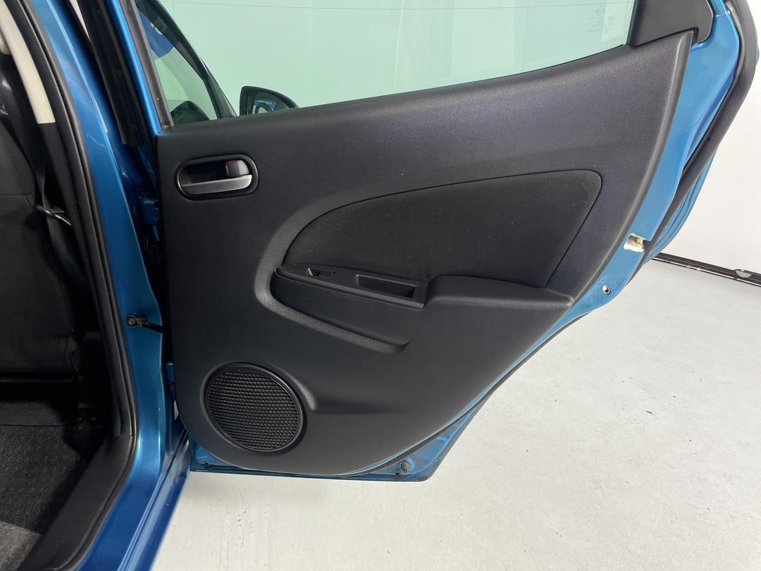 Photo '19' of Mazda Demio