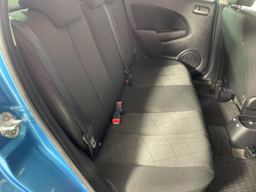 Photo '20' of Mazda Demio