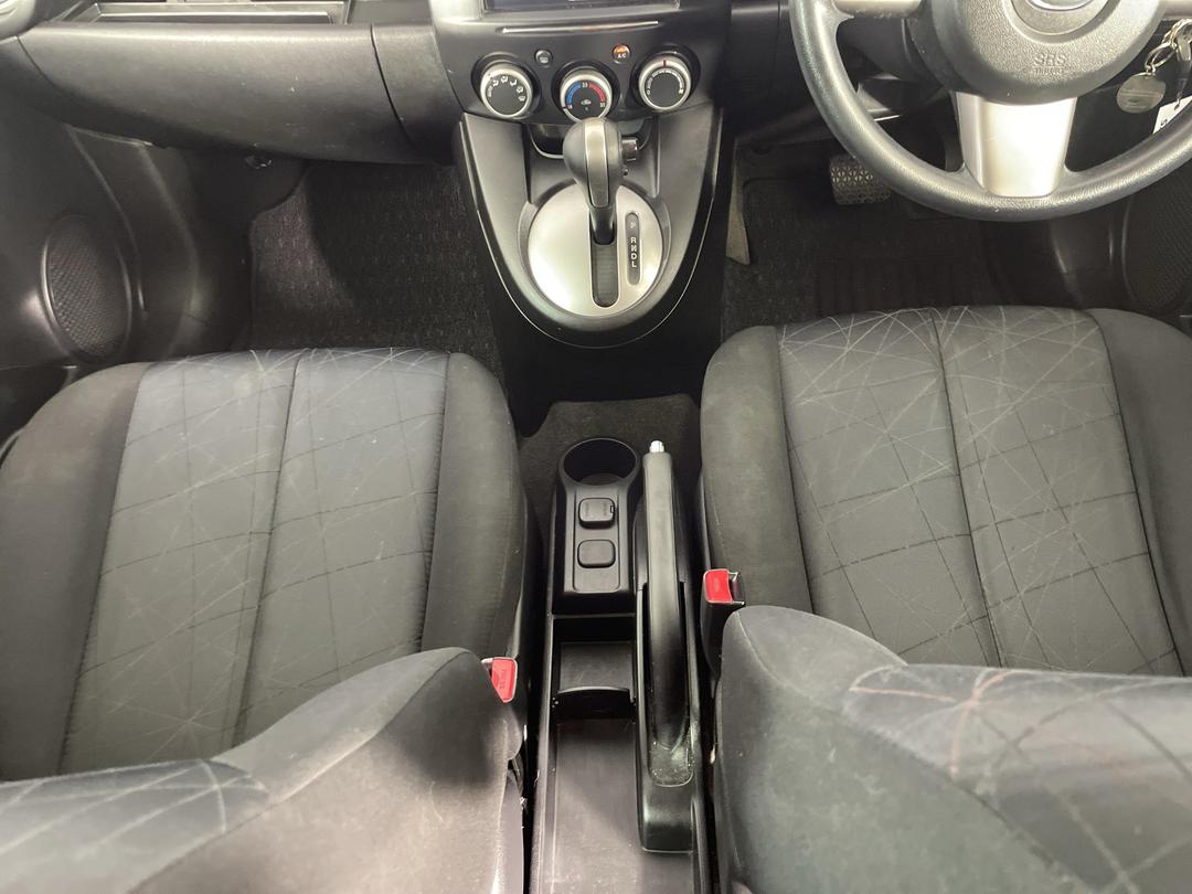 Photo '18' of Mazda Demio