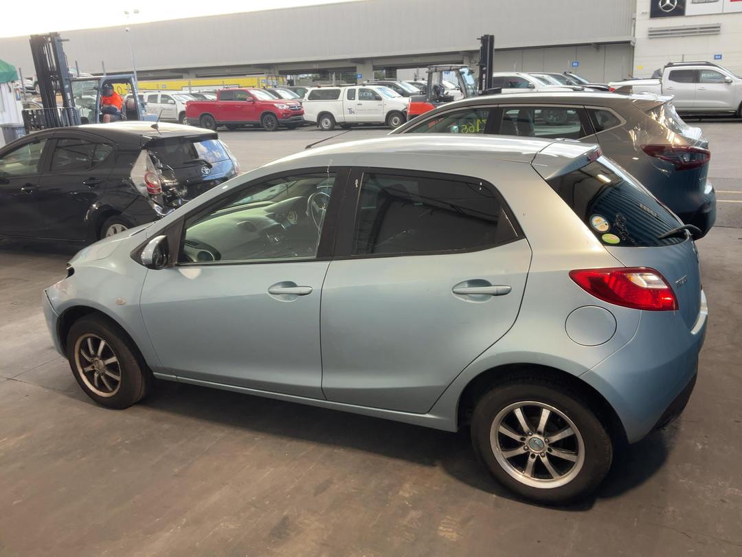 Photo '8' of Mazda Demio