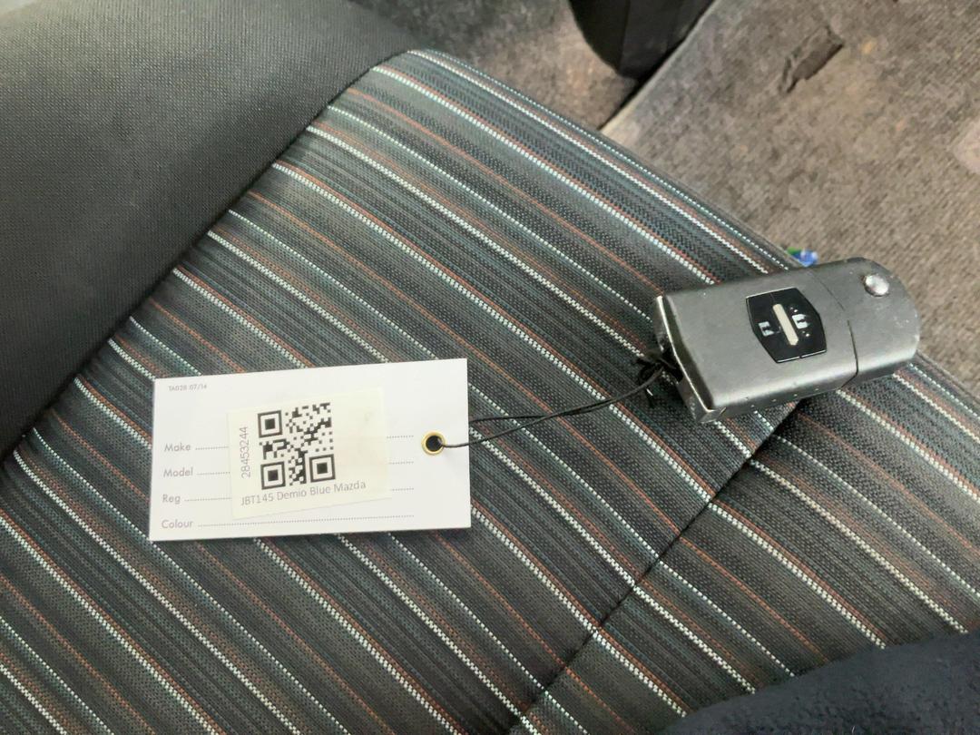 Photo '16' of Mazda Demio