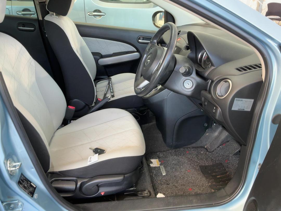 Photo '19' of Mazda Demio Photo '19' of Mazda Demio