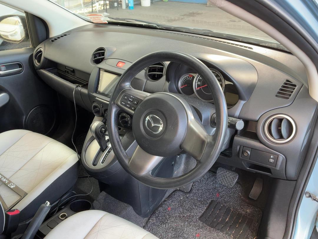 Photo '20' of Mazda Demio Photo '20' of Mazda Demio
