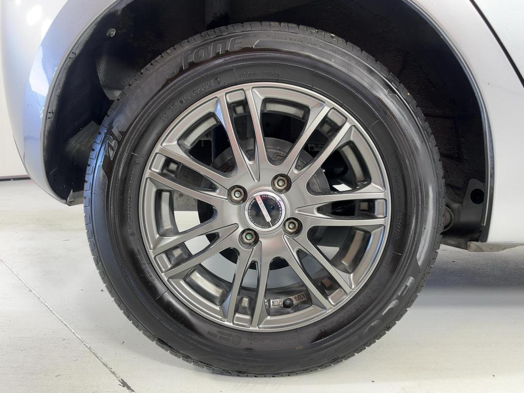 Photo '12' of Mazda Demio