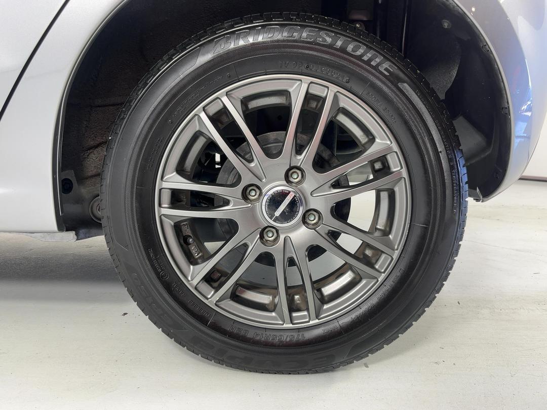 Photo '11' of Mazda Demio