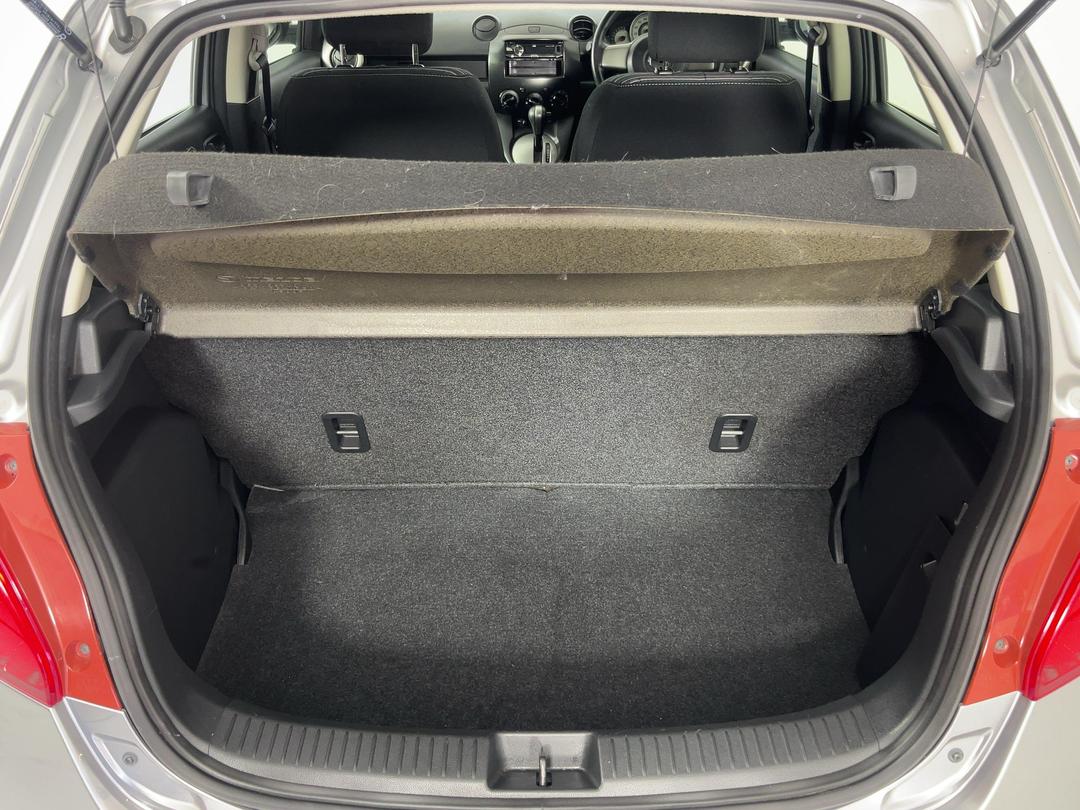 Photo '14' of Mazda Demio